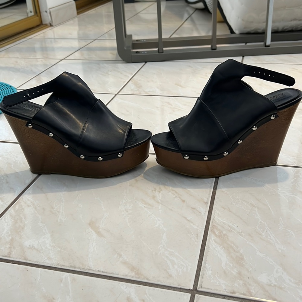 Black Wedges